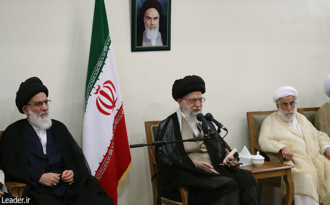 Ayatollah Khamenei meets with the members of the Assembly of Experts.