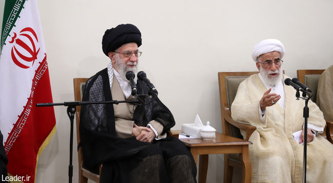 Ayatollah Khamenei meets with the members of the Assembly of Experts.