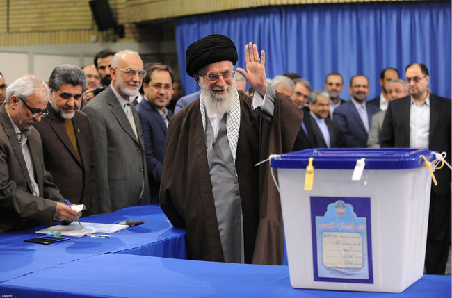 В первые минуты голосования на выборах Лидер Исламской революции отдал свой голос