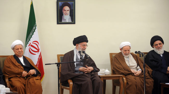 Ayatollah Khamenei meets with chairman and members of the outgoing Assembly of Experts.
