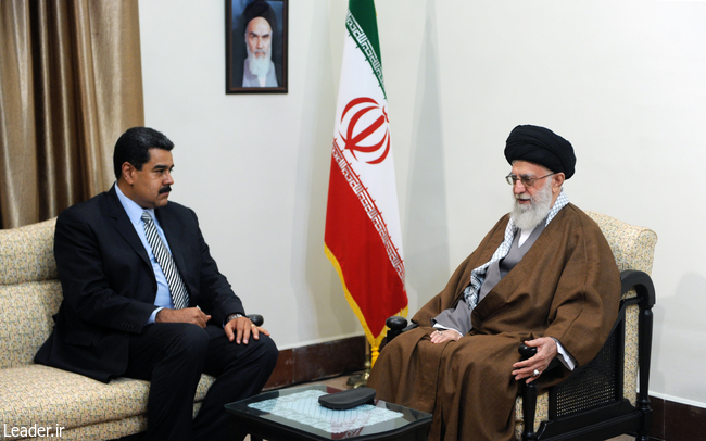 Ayatollah Khamenei receives Venezuelan President Nicolás Maduro.