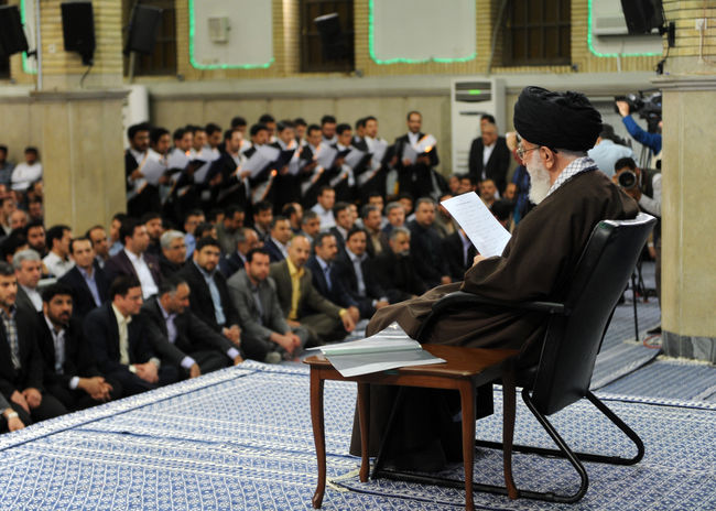 Ayatollah Khamenei receives thousands of Iranian laborers.