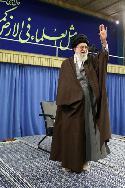 قائد الثورة الإسلامية المعظم يستقبل مدراء واساتذة وطلبة الحوزات العلمية في طهران