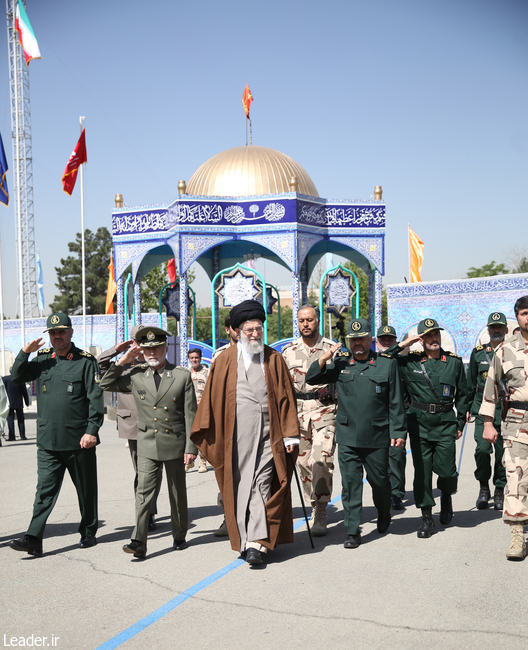 Ayatollah Khamenei attends commencement ceremony for graduates of Imam Hossein Military Academy.