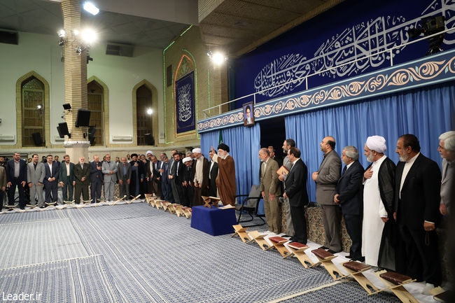 قائد الثورة الإسلامية المعظم يشارك في محفل انس بالقرآن الكريم