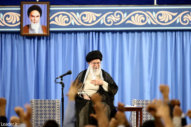 Ayatollah Khamenei receives hundreds of university students