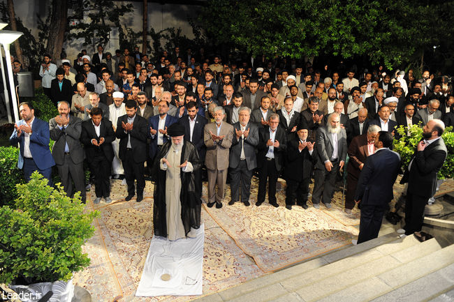 Ayatollah Khamenei receives a group of Iranian poets