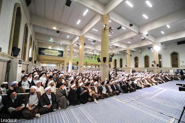 Ayatollah Khamenei receives mass prayers leaders of Tehran.