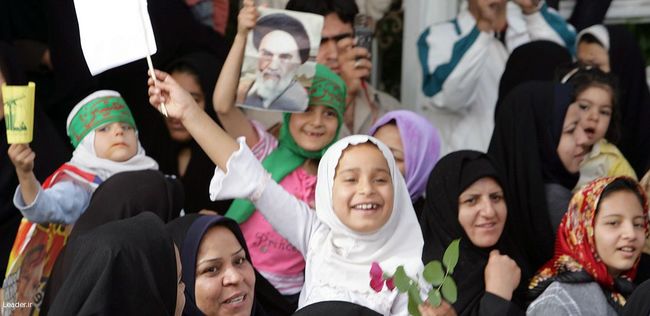 ورود رهبر معظم انقلاب به شهر شیراز