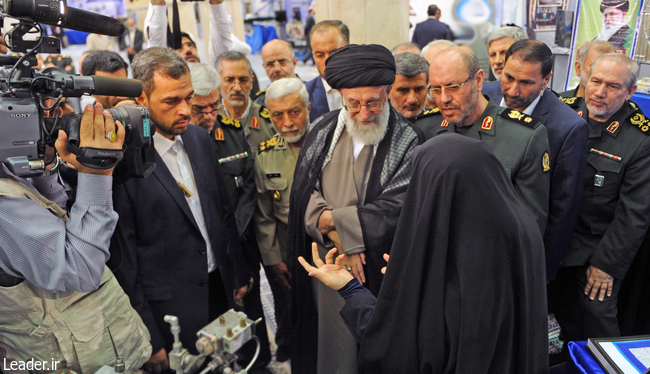 Ayatollah Khamenei visits the exhibition of Iran’s defensive achievements.