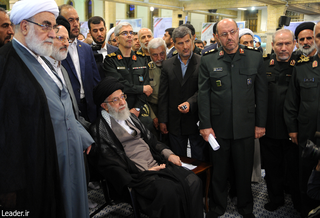 رہبر انقلاب اسلامی کی جانب سے دفاعی صنعت کی نمائش کا معائنہ اور وزارت دفاع کے اعلی عہدیداروں سے ملاقات