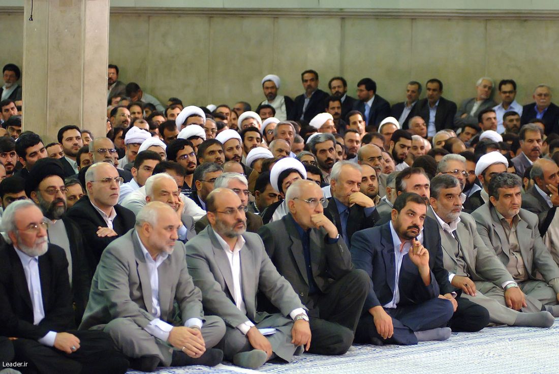 یساقی در صف اول دیدار با مقام معظم رهبری