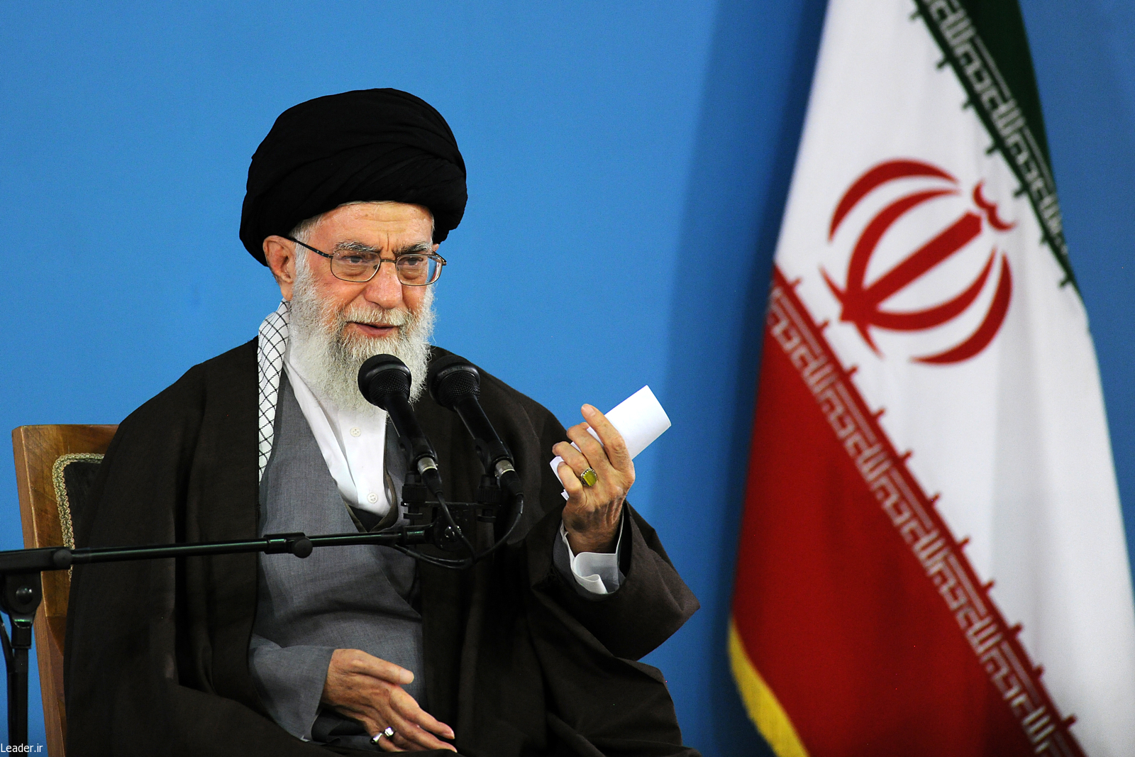 رهبر معظم انقلاب: بگومگوهای اخیر روسای قوا تمام میشود، قوه قضاییه شجاع را همه باید قدر بدانند