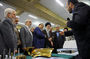 الإمام الخامنئي يزور معرض منجزات تقنيات النانو في إيران