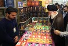 رهبر معظم انقلاب در بازدید از نمایشگاه کتاب:جامعه باید با کتاب انس بگیرد