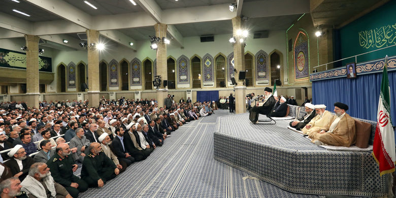 دیدار مسئولان، سفرای کشورهای اسلامی و جمعی از اقشار مختلف مردم دیدار مسئولان، سفرای کشورهای اسلامی و جمعی از اقشار مختلف مردم