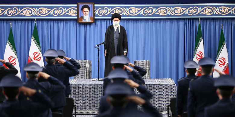 دیدار با جمعی از فرماندهان نیروی هوایی و پدافند هوایی ارتش دیدار با جمعی از فرماندهان نیروی هوایی و پدافند هوایی ارتش