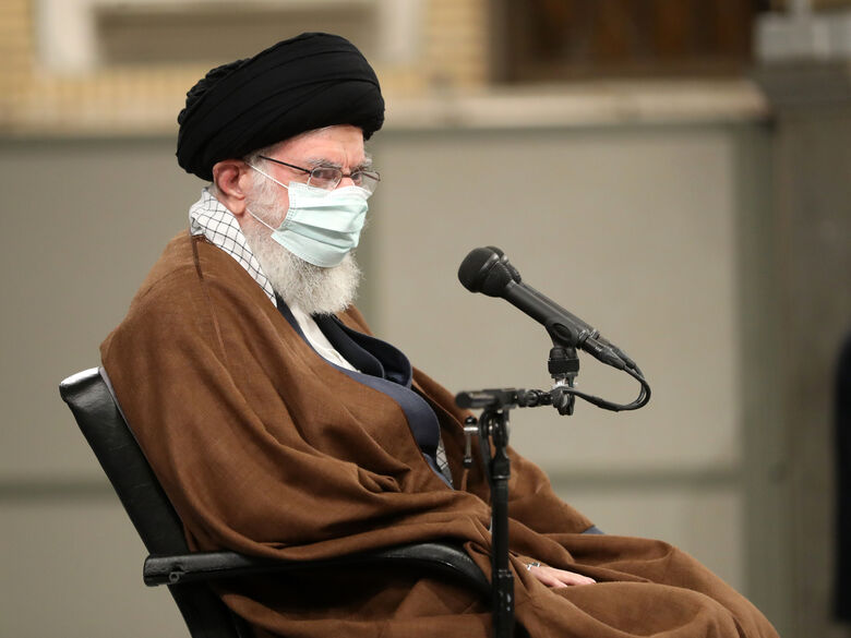 Imam Khamenei Bertemu dengan Presiden dan Pejabat Pemerintahan