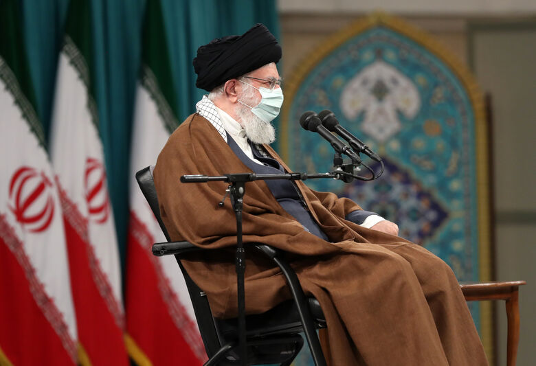 قائد الثورة الاسلامية المعظم يلتقي المسؤولين وكوادر النظام