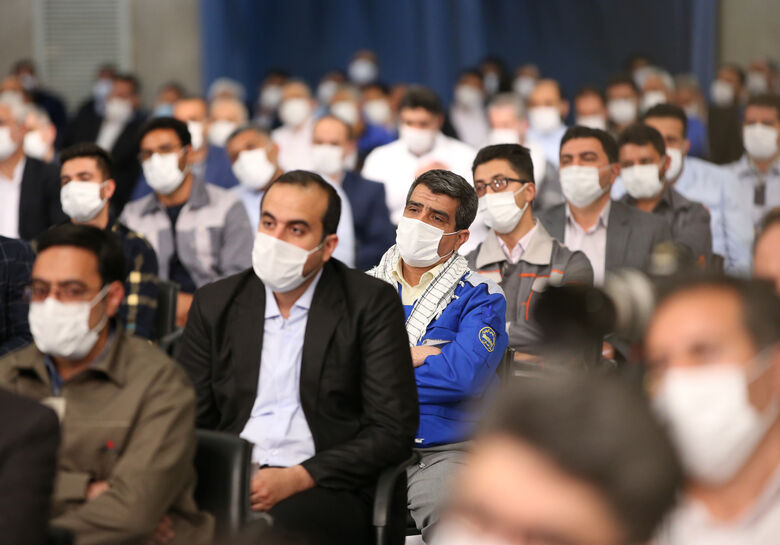 The Supreme Leader of the Islamic Revolution in a group meeting of workers