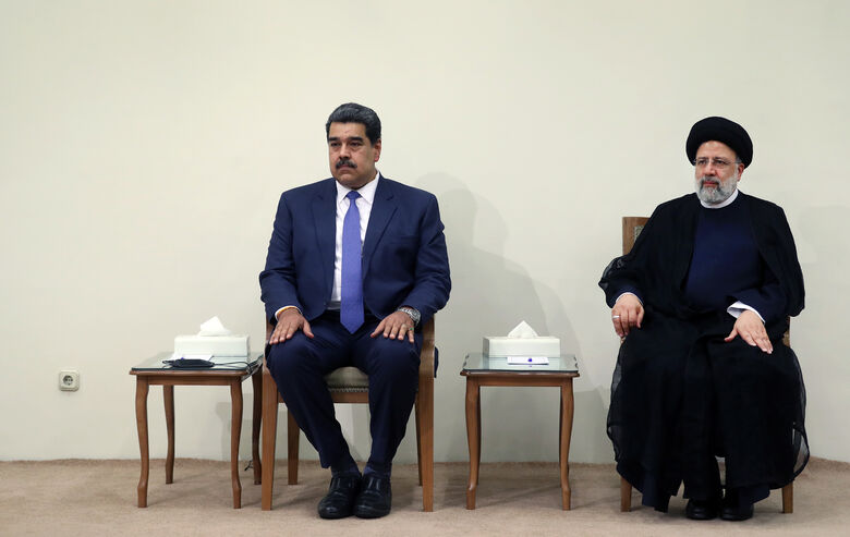 حجت الاسلام و المسلمین رییسی رییس جمهور ایران و آقای نیکلاس مادورو رئیس جمهور ونزوئلا