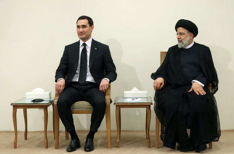 حجت‌الاسلام والمسلمین رییسی رییس جمهور ایران و آقای سردار بردی محمداف رئیس‌جمهوری ترکمنستان