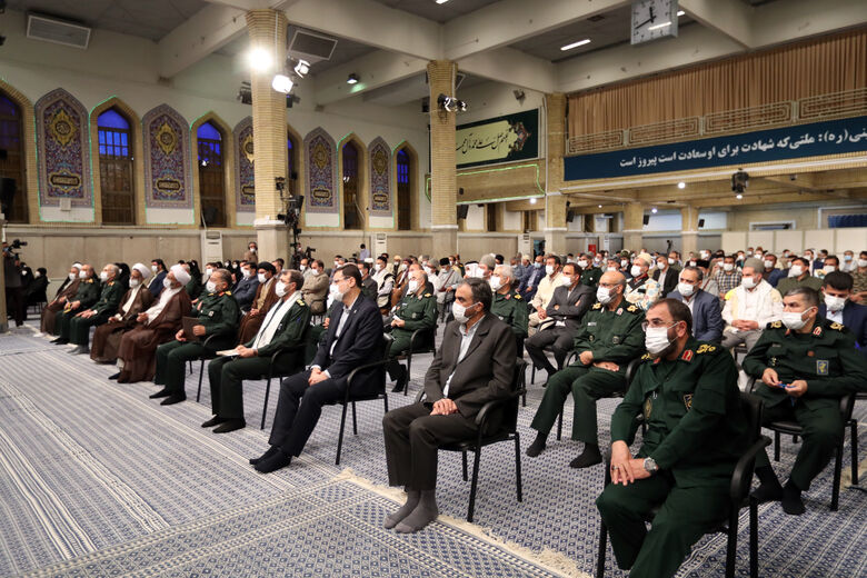 قائد الثورة الإسلامية المعظم يستقبل مسؤولي المؤتمر الوطني لتكريم شهداء العشائر الايرانية