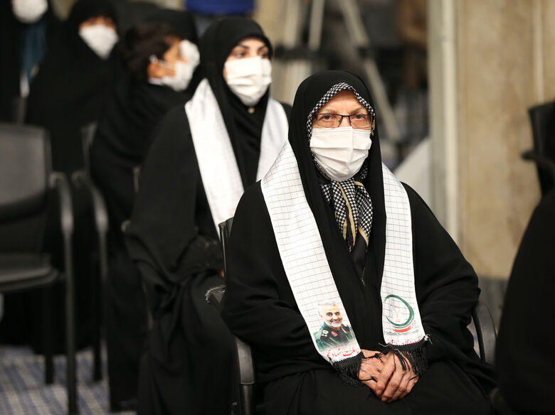 قائد الثورة الإسلامية المعظم يلتقي المشاركين في مؤتمر شهداء الرياضة وجمع من أمهات الرياضيين الشهداء