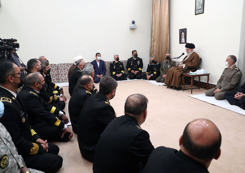 İslam İnkılabı Lideri'nin Deniz Kuvvetleri komutanlarını kabul etmesi