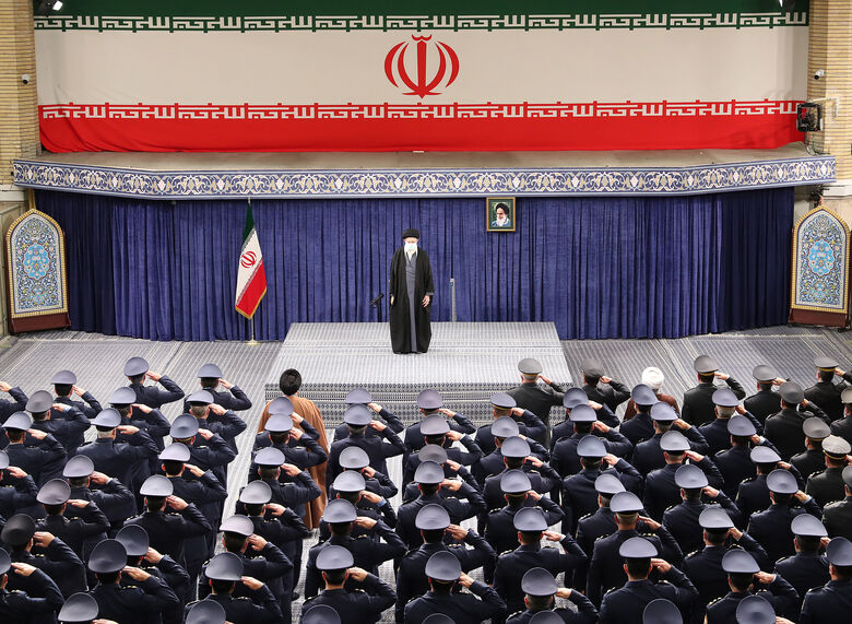 İslam İnkılabı Rehberi'nin İran Ordusu Hava Kuvvetleri komutanlarını kabul etmesi