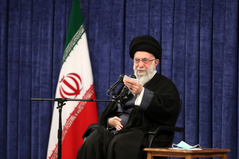 İslam İnkılabı Rehberi'nin nizamın yetkililerini kabul etmesi