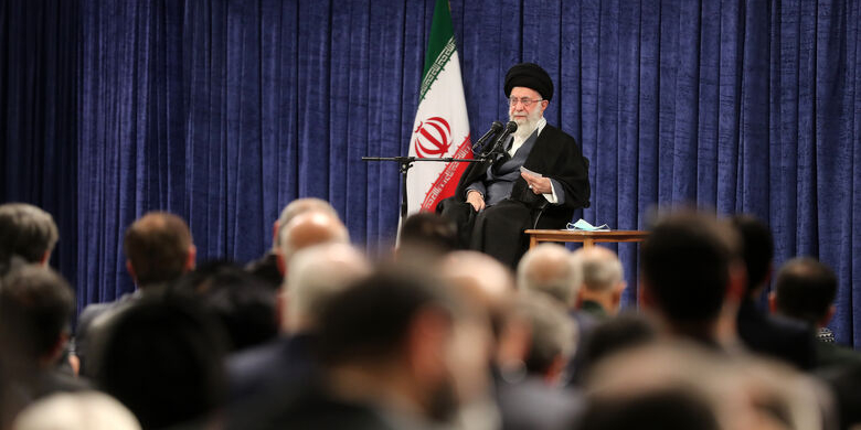 İslam İnkılabı Rehberi'nin nizamın yetkililerini kabul etmesi