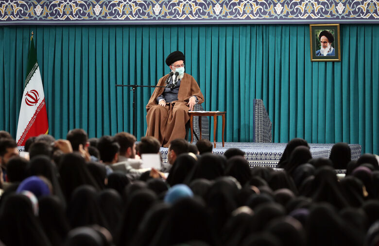 İslam İnkılabı Rehberi'nin öğrencileri kabul etmesi