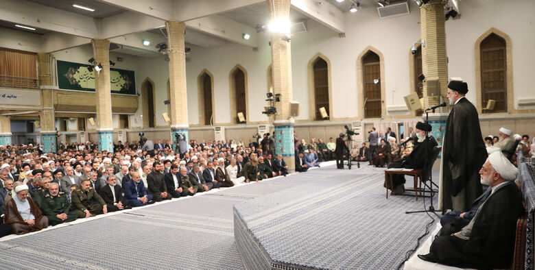 İnqilabın Rəhbəri dövlətin məsul işçiləri və İslam ölkələrinin səfirləri ilə görüşdü