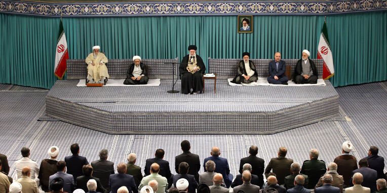 İslam İnkılabı Rehberi'nin nizam yetkilileri, Müslüman ülke elçileri ve vahdet konferansı konuklarını kabul etmesi