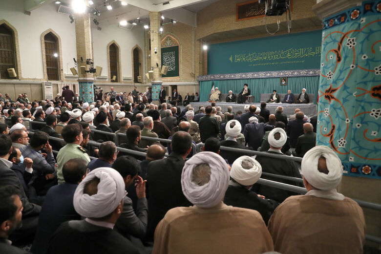 İnqilabın Rəhbəri dövlətin məsul işçiləri və İslam ölkələrinin səfirləri ilə görüşdü