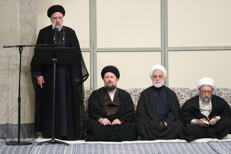 The Leader of the Revolution Meets with Government Managers and Workers