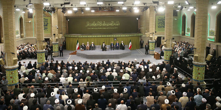 قائد الثورة الإسلامية يستقبل مسؤولي النظام وسفراء الدول الإسلامية وضيوف مؤتمر الوحدة الإسلامية