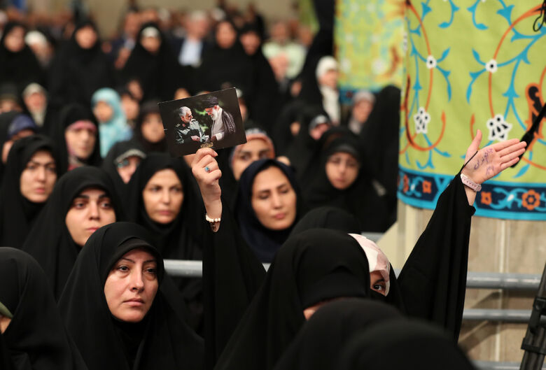 قائد الثورة الإسلامية يستقبل مسؤولي النظام وسفراء الدول الإسلامية وضيوف مؤتمر الوحدة الإسلامية