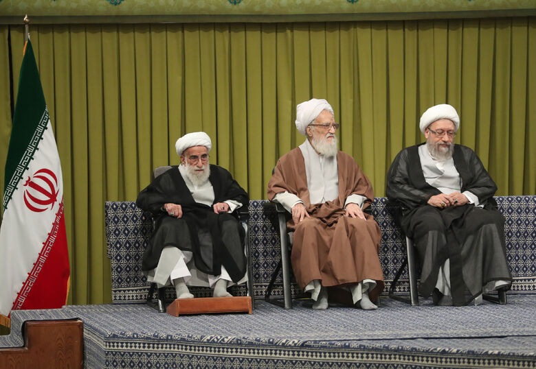 قائد الثورة الإسلامية يستقبل مسؤولي النظام وسفراء الدول الإسلامية وضيوف مؤتمر الوحدة الإسلامية