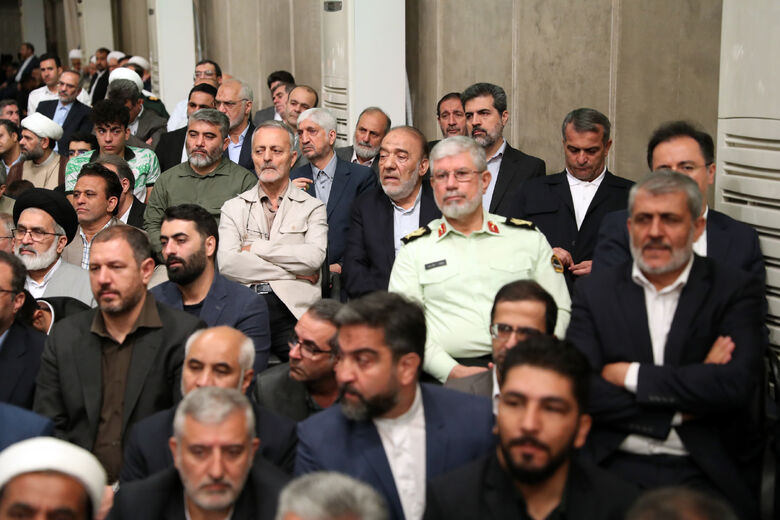 قائد الثورة الإسلامية يستقبل مسؤولي النظام وسفراء الدول الإسلامية وضيوف مؤتمر الوحدة الإسلامية