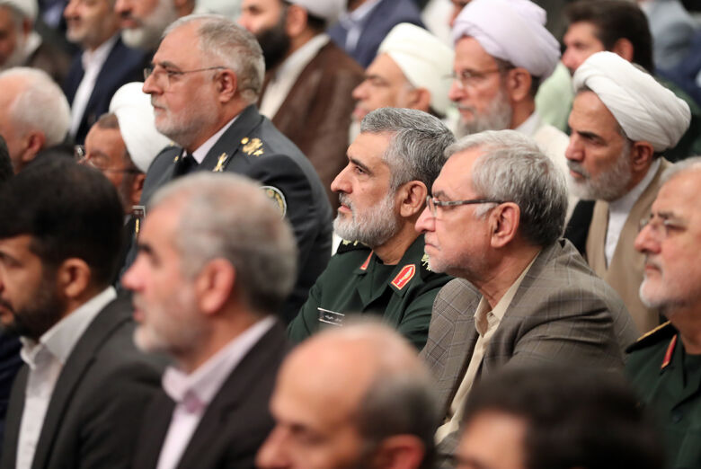 قائد الثورة الإسلامية يستقبل مسؤولي النظام وسفراء الدول الإسلامية وضيوف مؤتمر الوحدة الإسلامية