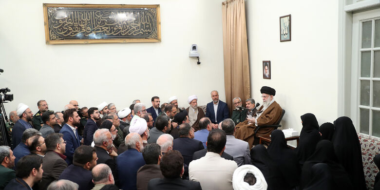 Fars əyalətinin15 min şəhidin xatirəsinə həsr edilmiş konfransın təşkilatçıları ilə görüş