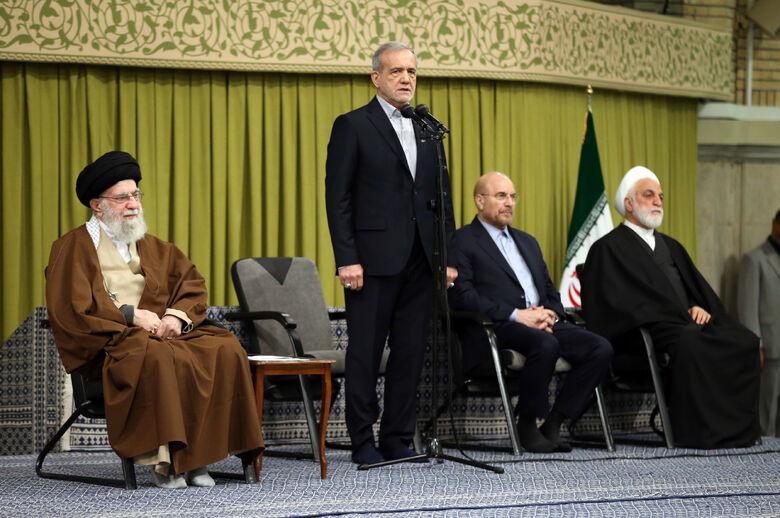 Leader meets Officials, Islamic Ambassadors, and Segments of Public