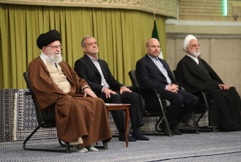دیدار مسئولان نظام، سفیران کشورهای اسلامی و اقشار مختلف مردم