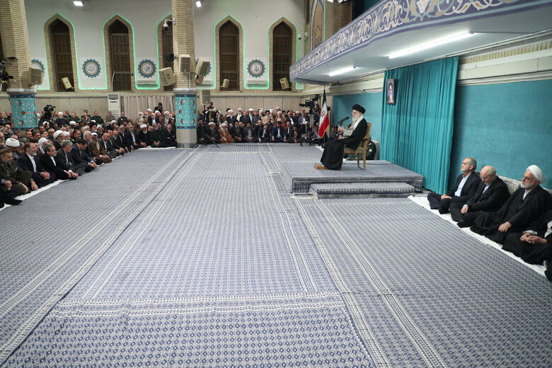 Leader of the Revolution Meets with Officials and State Executives