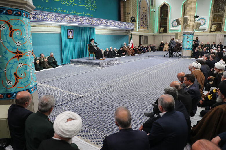 Leader of the Revolution Meets with Officials and State Executives