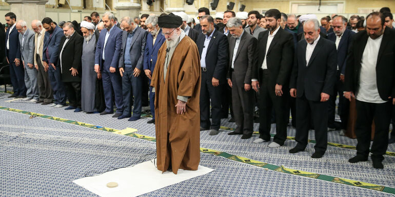 دیدار جمعی از شاعران و اهالی فرهنگ و ادب فارسی