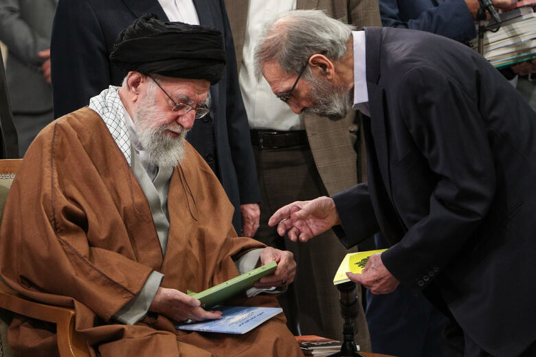 دیدار جمعی از شاعران و اهالی فرهنگ و ادب فارسی