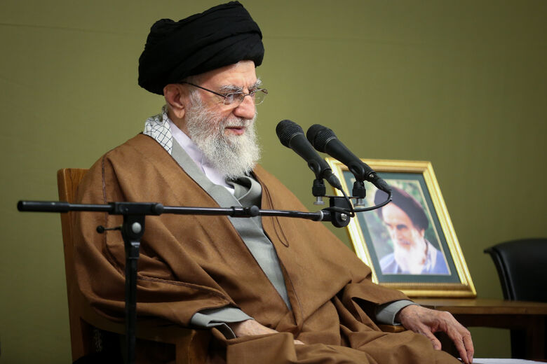 دیدار جمعی از شاعران و اهالی فرهنگ و ادب فارسی